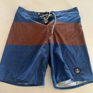 Captain fin board shorts